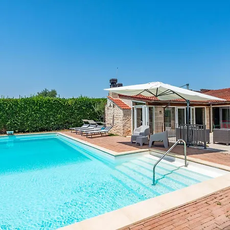 빌라 Masseria Norba With Private Pool